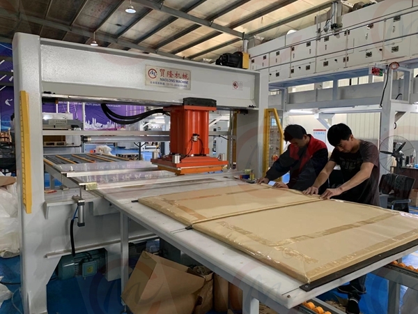 上海全自動雙面硅油紙墊紙裁斷機